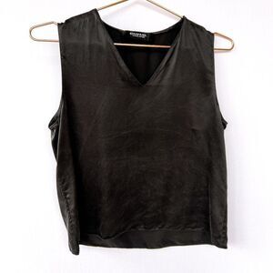 Emanuel Lingaro Black V Neck Sleeveless top